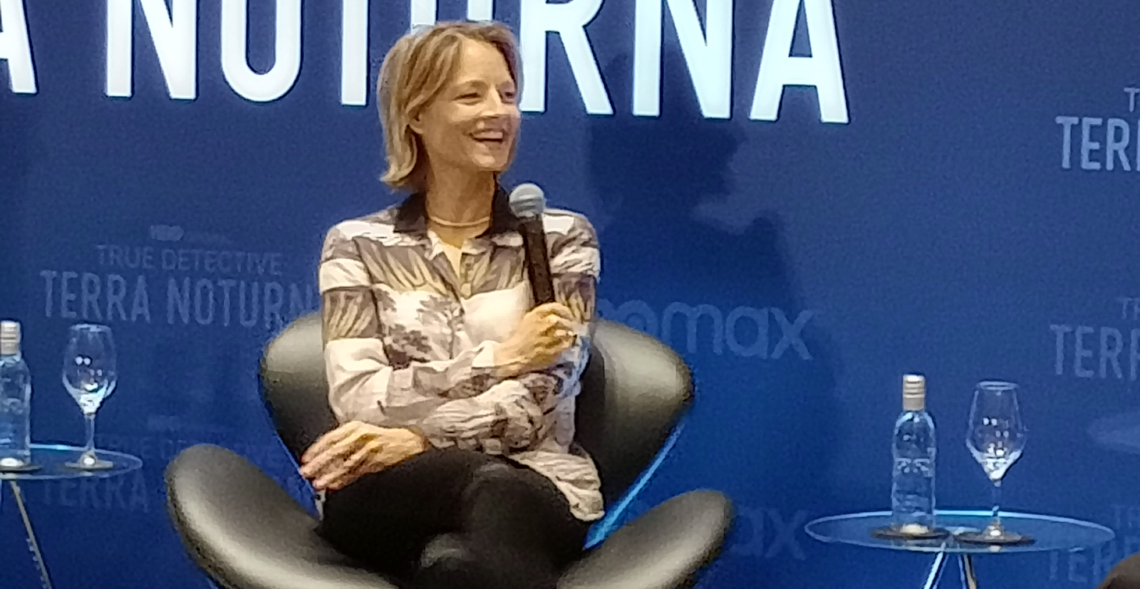 Imagem da atriz Jodie Foster, divulgando a série True Detective: Terra Noturna