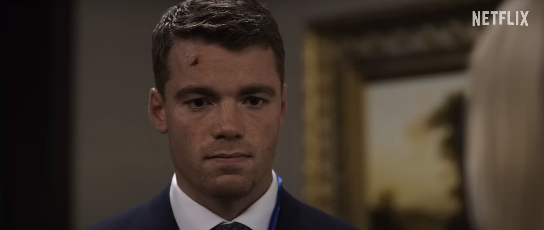 Cena do trailer de O Agente Noturno, a série mais assistida da Netflix no primeiro semestre de 2023; na imagem, o ator Gabriel Basso, que dá vida ao protagonista Peter Sutherland