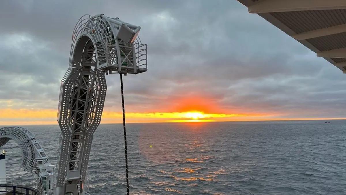 Cabos terrestres e submarinos