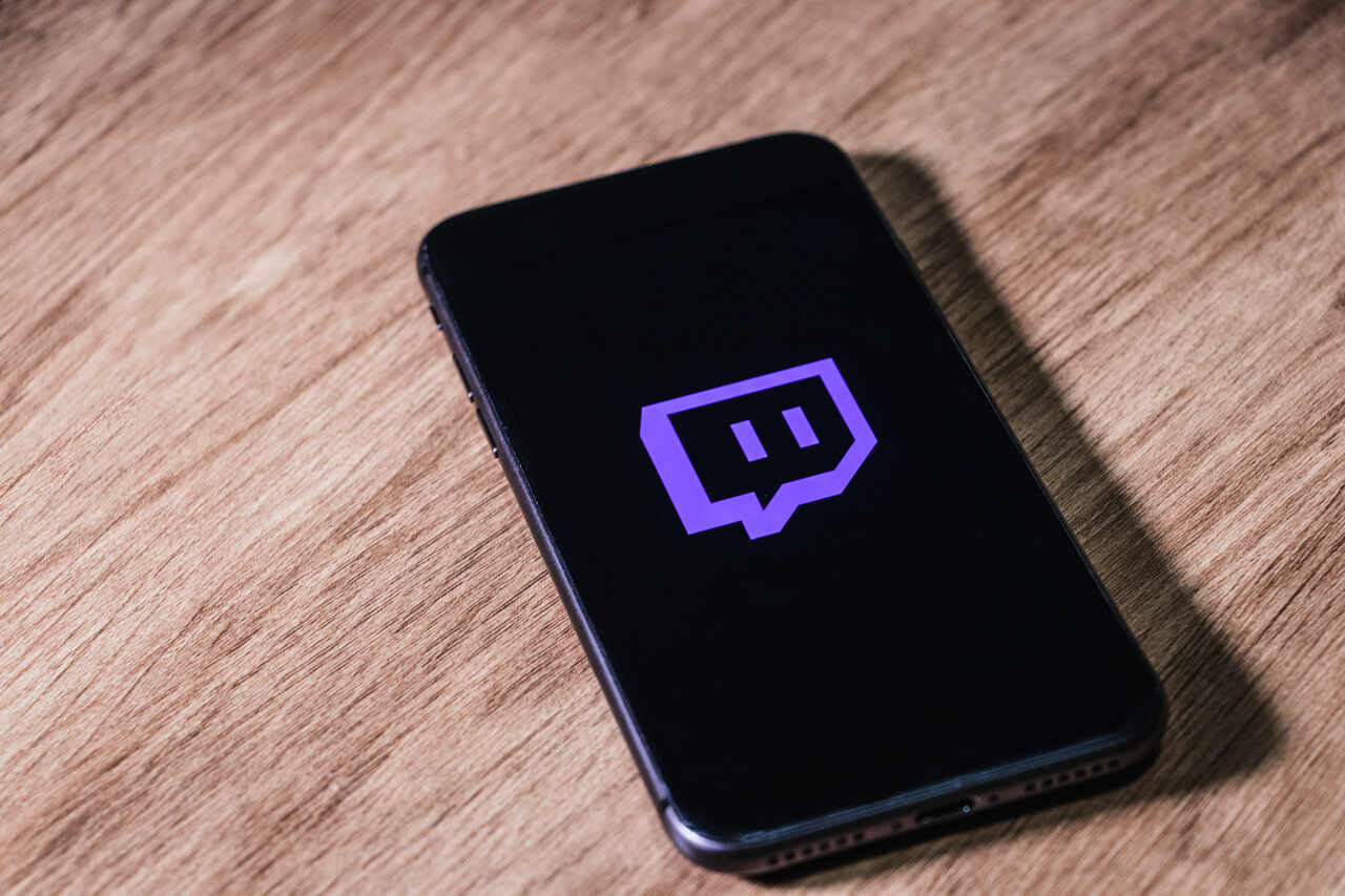 Twitch agora proíbe que streamers finjam estar nus